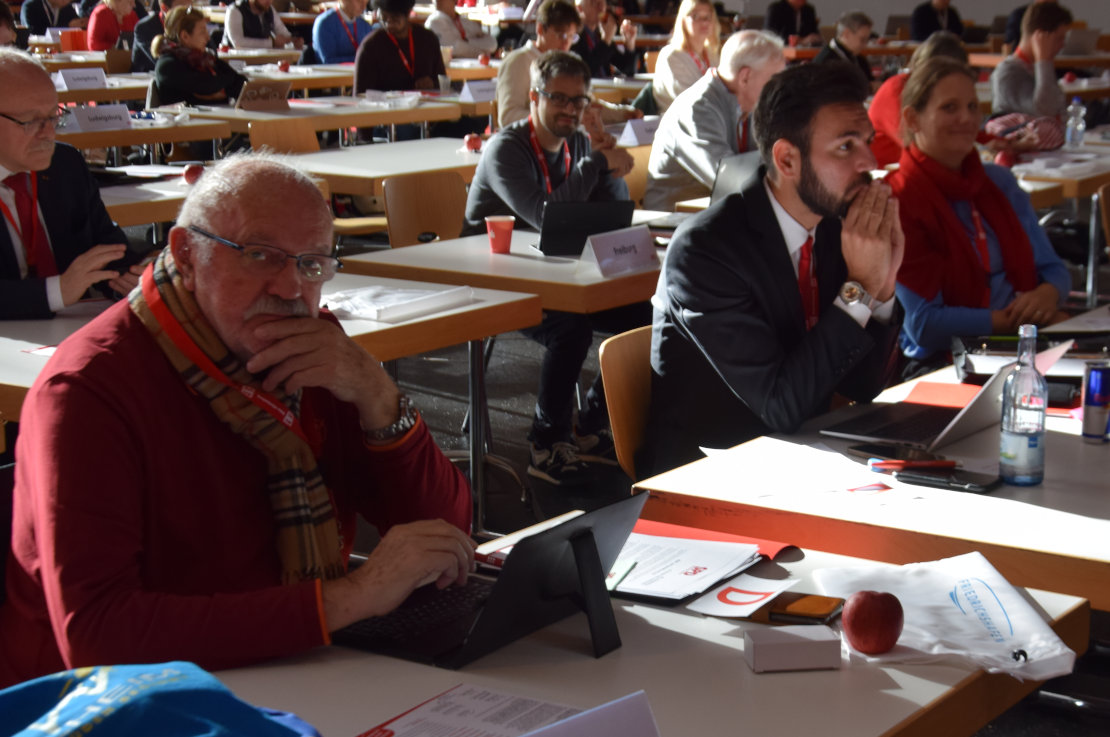 Hartmut Hitschler, Takis Mehmet Ali und Mia Sanner auf dem Parteitag in Friedrichshafen